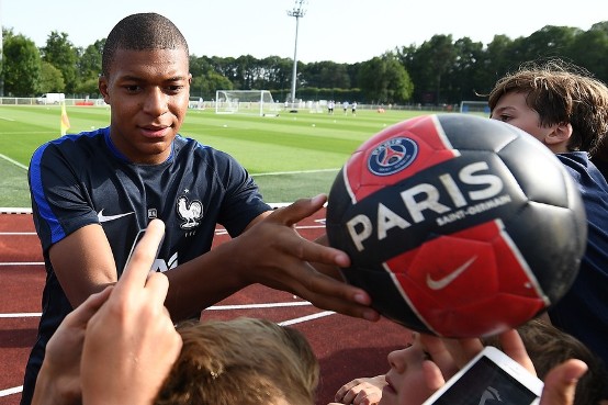7789868749_kylian-mbappe-a-clairefontaine-le-28-aout-2017