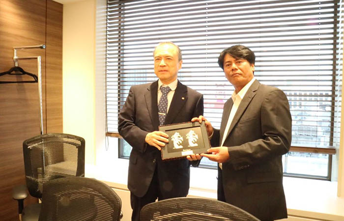 CEO Pertamina Elia Massa Manik bersama CEO Tokyo Gas Michiaki Hirose