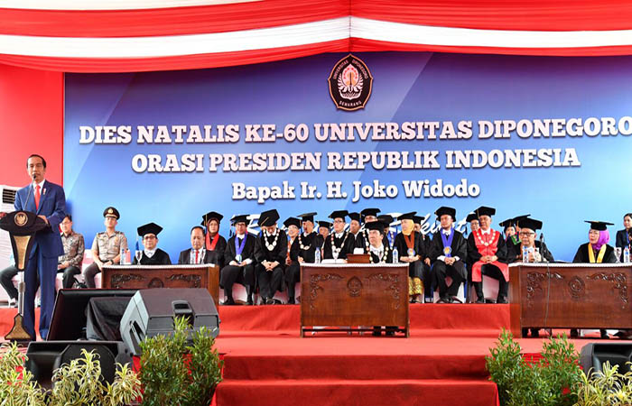 Presiden Joko Widodo ketika memberikan orasi pada Dies Natalis ke-60 Universitas Diponegoro2