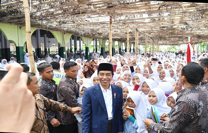 Presiden Joko Widodo melakukan silaturahmi ke Pondok Pesantren Syaikh Zainuddin Nahdlatul Wathan Anjani