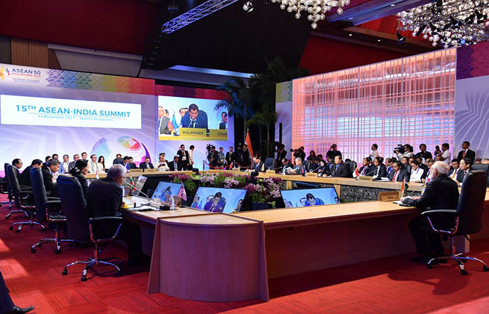 Presiden Joko Widodo menghadiri KTT ke-15 ASEAN-India