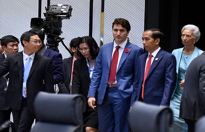 Presiden Joko Widodo bersama PM Kanada Justin Trudeau di Pertemuan APEC