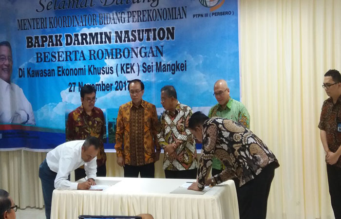 Penandatanganan nota kesepahaman PT Perkebunan Nusantara Holding dengan PT Pertamina Gas, terkait penyaluran gas ke Kawasan Ekonomi Khusus Sei Mangke 