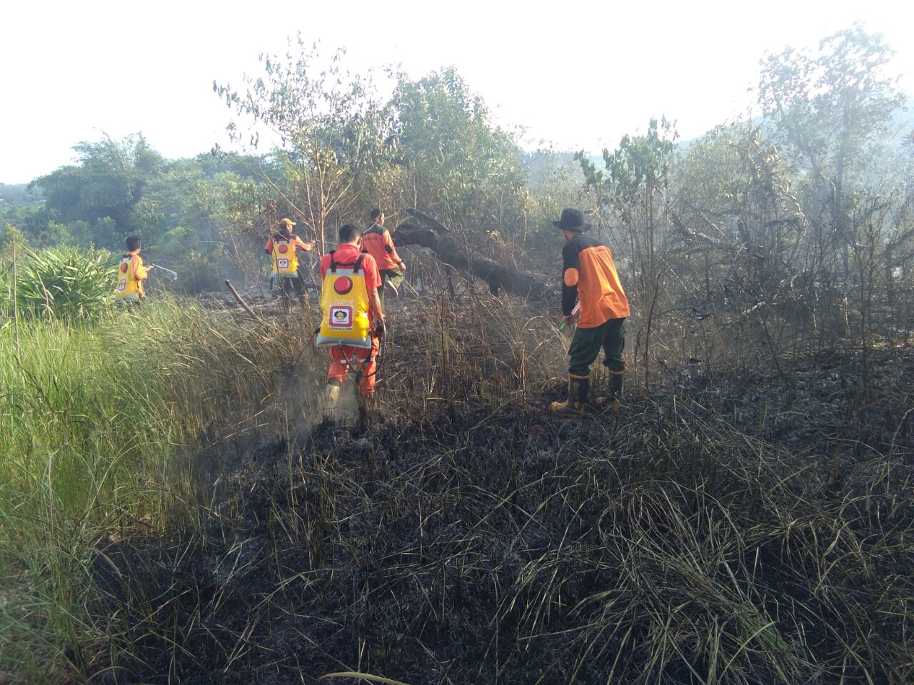 Tim sedang memadamkan titik api