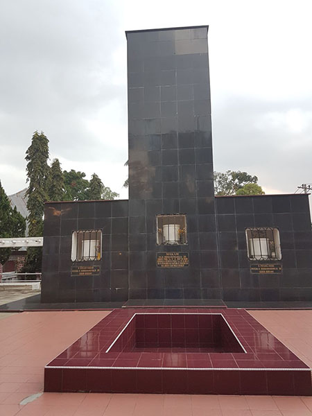 Makam Si Singamangaraja XII , di Makam Pahlawan Nasional Soposurung, Balige, Tobasa, Sumatera Utara