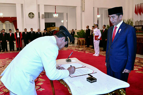 Presiden Joko Widodo melantik Isdianto sebagai Wakil Gubernur Kepulauan Riau untuk sisa masa jabatan tahun 2016-2021