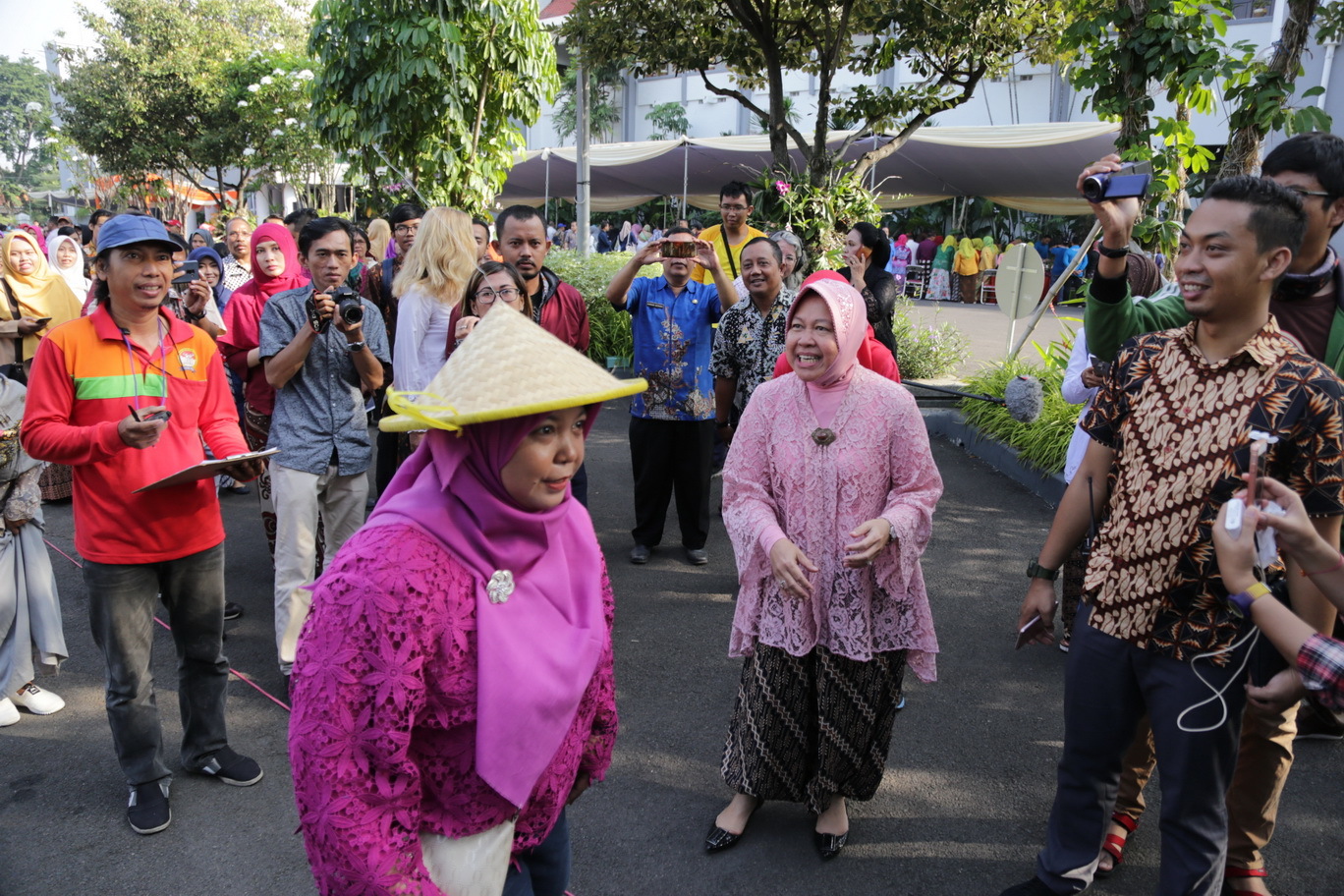 Wali Kota Surabaya Tri Rismaharini merayakan Hari Kartini di Surabaya