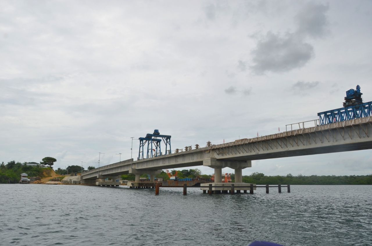 Jembatan Wear - Arafura yang menghubungkan Pulau Yamdena dan Pulau Larat di Kabupaten Maluku Tenggara Barat (MTB), Provinsi Maluku