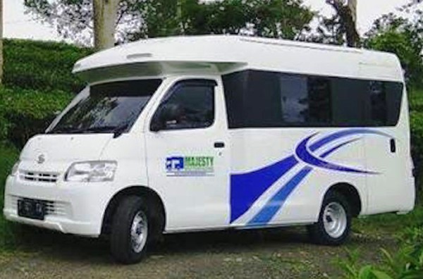 Mobil wisata karavan di Banyuwangi