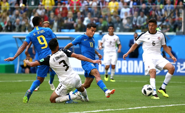 Phillipe Coutinho mengubur mimpi Kosta Rika. Sodokannya mengubah skor menjadi 1-0 di injury time. Foto: FIFA