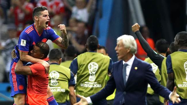 James Rodriguez (atas) kembali ke permainan terbaiknya dan jadi harapan Kolombia. Foto: FIFA