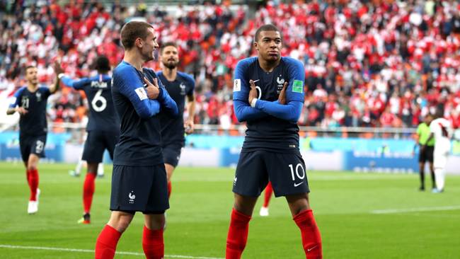 Kylian Mbappe dan Antonine Griezmann jadi duet berbahaya di Piala Dunia 2018. Foto: FIFA