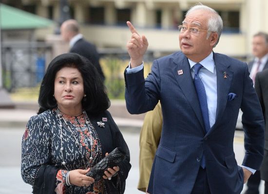 Najib Razak dan istrinya ditinggalkan para pengacara