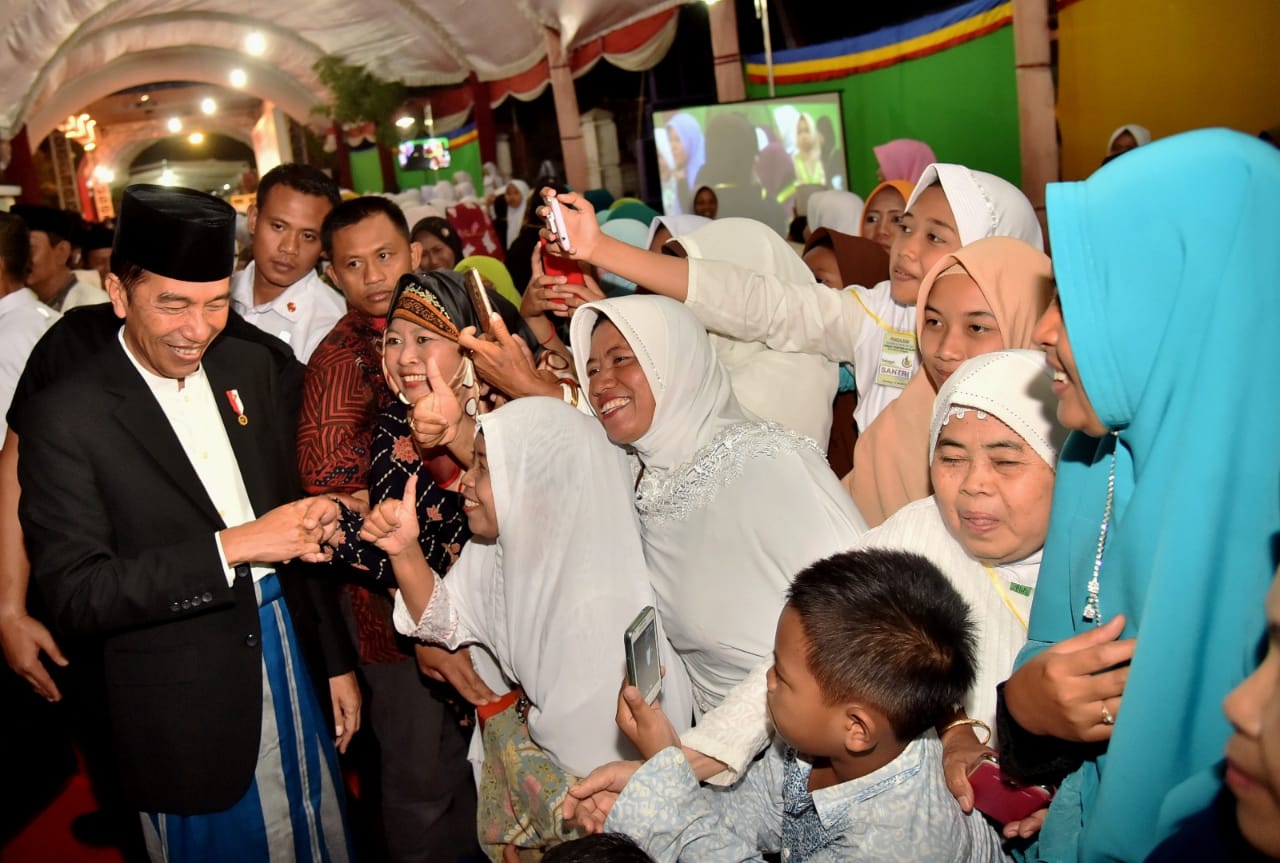 Presiden menyampaikan langsung ke masyarakat bahwa, 