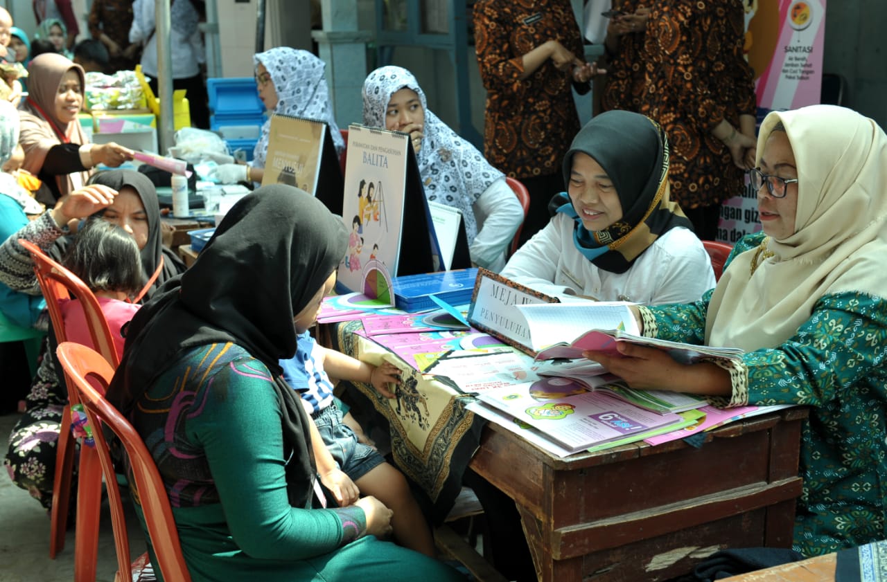 Presiden memberikan semangat untuk masyarakat untuk mau belajar dan mencari tahu informasi soal kebutuhan gizi. Misalnya seperti makanan tambahan untuk ibu hamil macam bubur kacang hijau, telur rebus, dan jambu Kristal. Juga untuk balita dan PAUD yang bisa diberikan bubur kacang hijau, telur rebus, dan pisang.