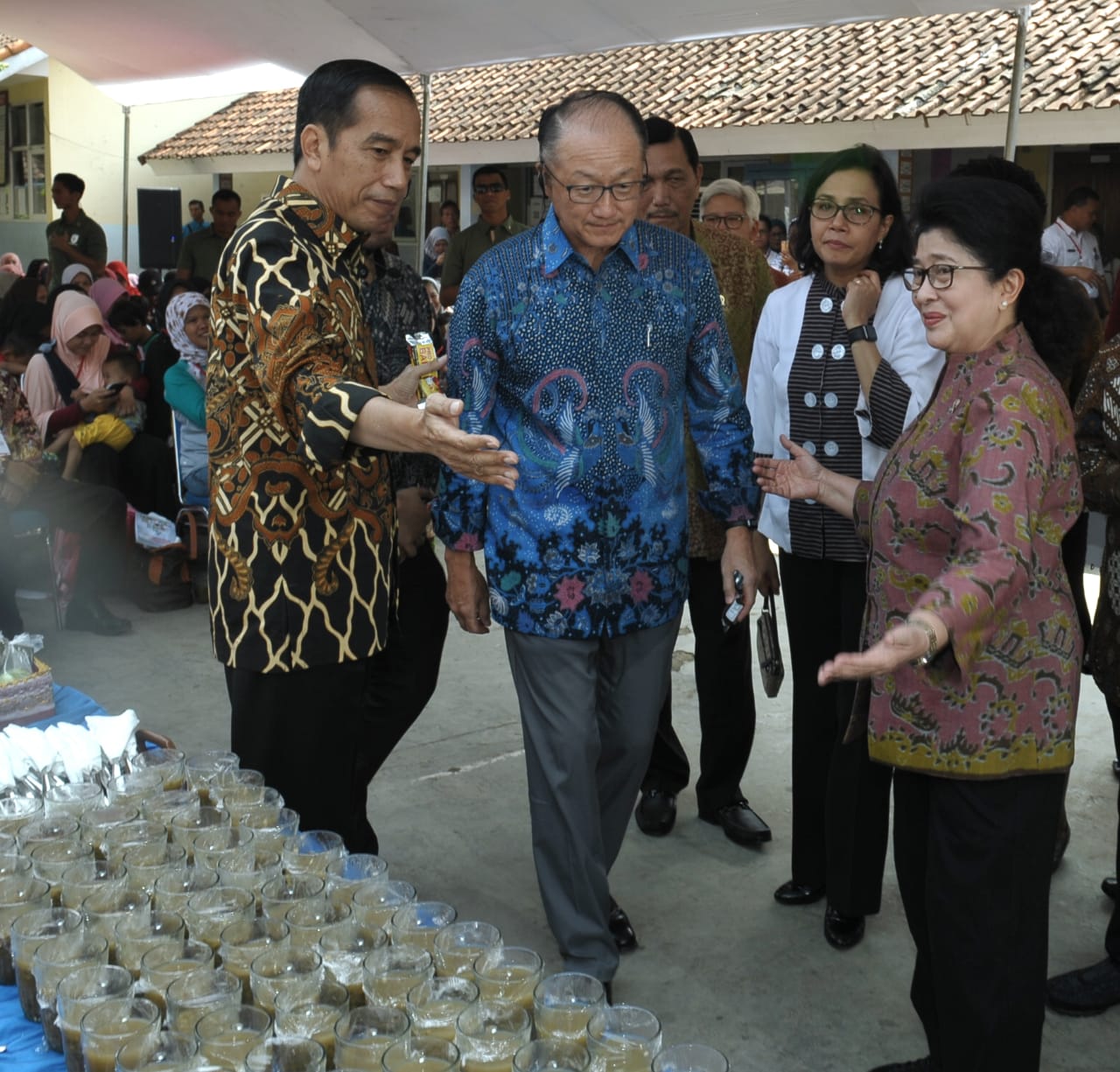 Kepala Negara sengaja mengajak Presiden Bank Dunia untuk melihat langsung cara pemerintah Indonesia melakukan penanganan stunting yang lumrah terjadi di negara-negara berkembang.   