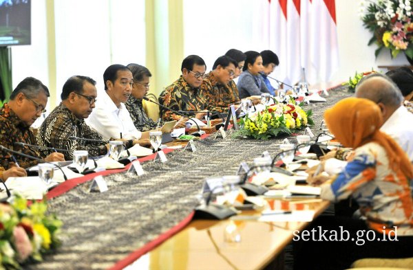 Jokowi minta jajarannya serius hadapi pelemahan rupiah