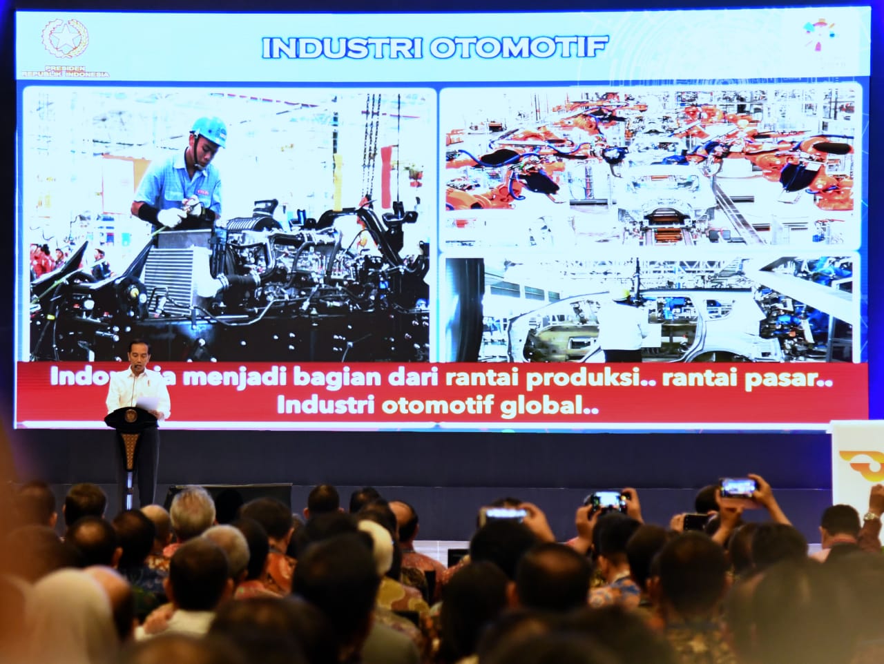 Pemerintah berkomitmen akan terus mendukung dan membantu industri otomotif nasional. Salah satunya saat Presiden bertemu dengan Perdana Menteri Vietnam Nguyen Xuan Phuc untuk menyelesaikan masalah ekspor produksi otomotif Indonesia ke Vietnam.

