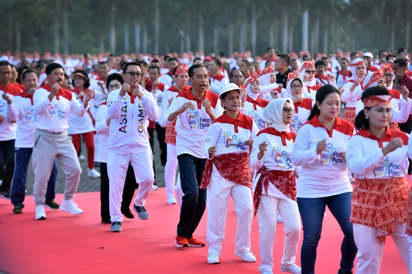 Presiden Joko Widodo ikut serta dalam pemecahan rekor dunia poco-poco