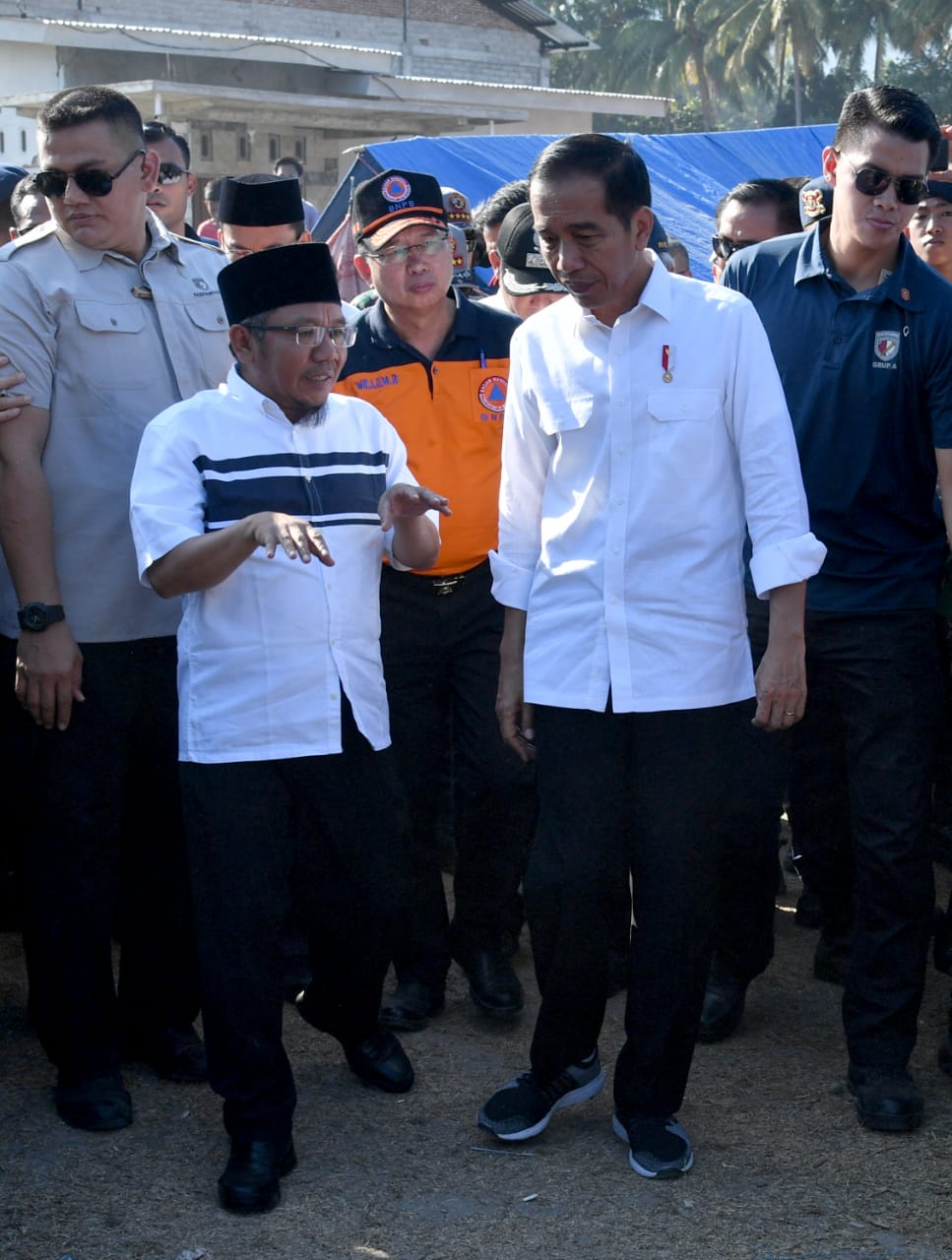 Presiden memerintahkan jajarannya untuk segera membangun kembali pasar-pasar yang roboh akibat gempa. Dengan itu diharapkan aktivitas ekonomi warga setempat akan kembali berjalan normal kembali.