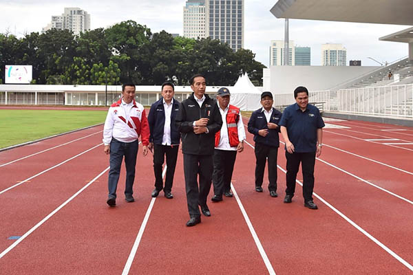 Presiden Jokowi saat meninjau Kompleks GBK