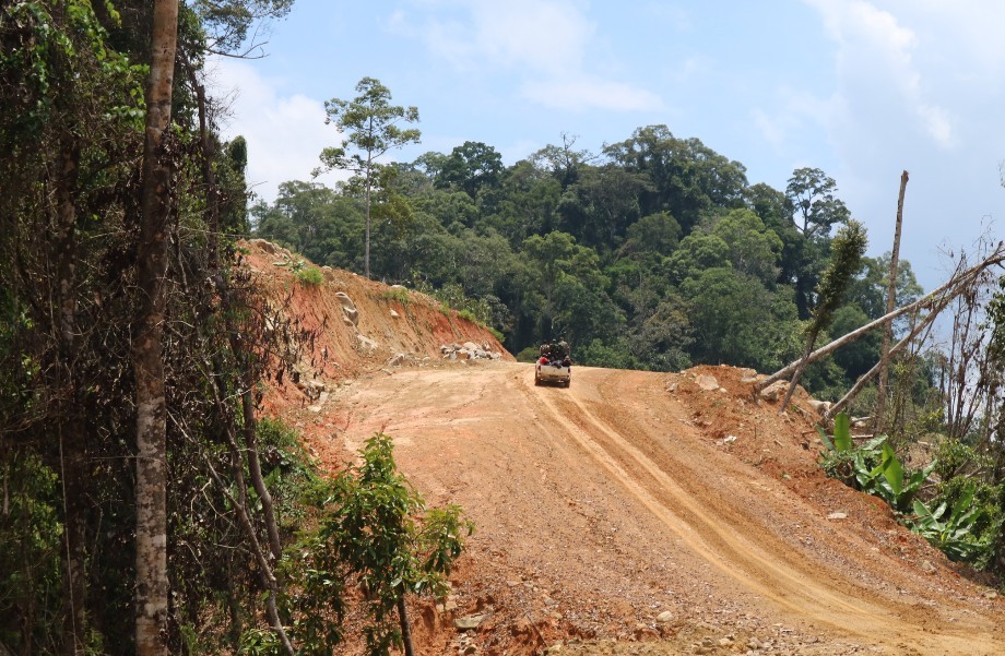 Pembangunan Jalan Paralel di Perbatasan Kaltim ruas batas Kalbar-Tiong ohang