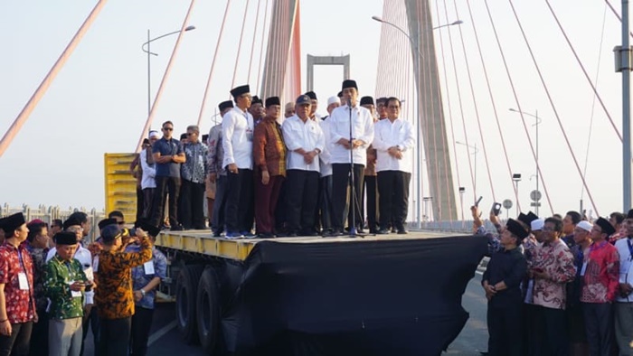 Presiden Jokowi meresmikan pembebasan tarif tol Suramadu (Foto: elshinta)