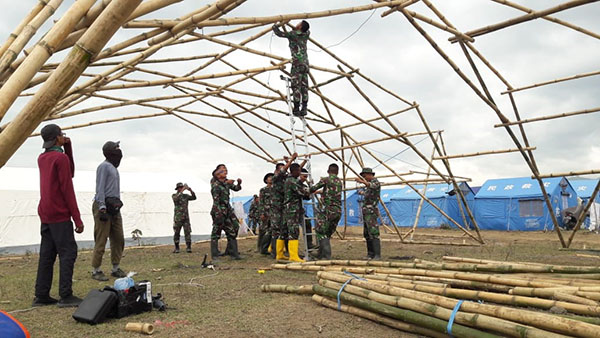 Pembangunan Shelter dibantu oleh TNI