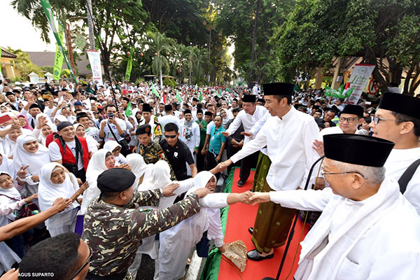 Presiden Jokowi saat melepas Kirab 1 Juta Santri