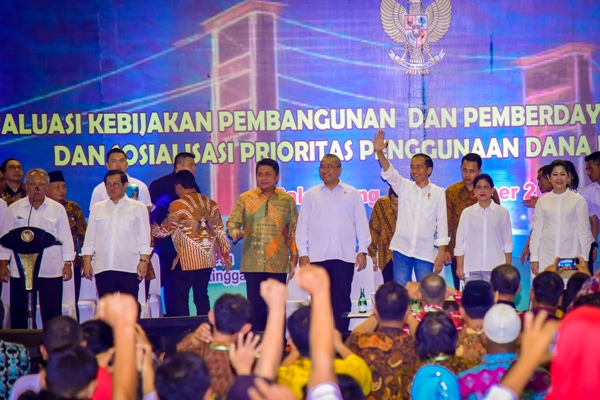 Jokowi pastikan PUPR akan beli karet rakyat