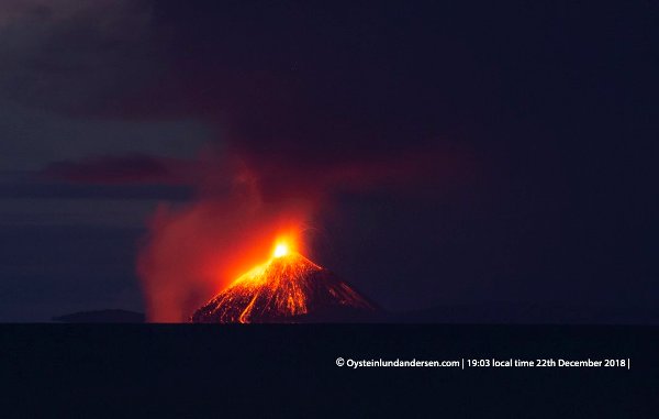 Foto Oysten Andersen saat anak gunung krakatau meletus dan diduga sebabkan tsunami banten