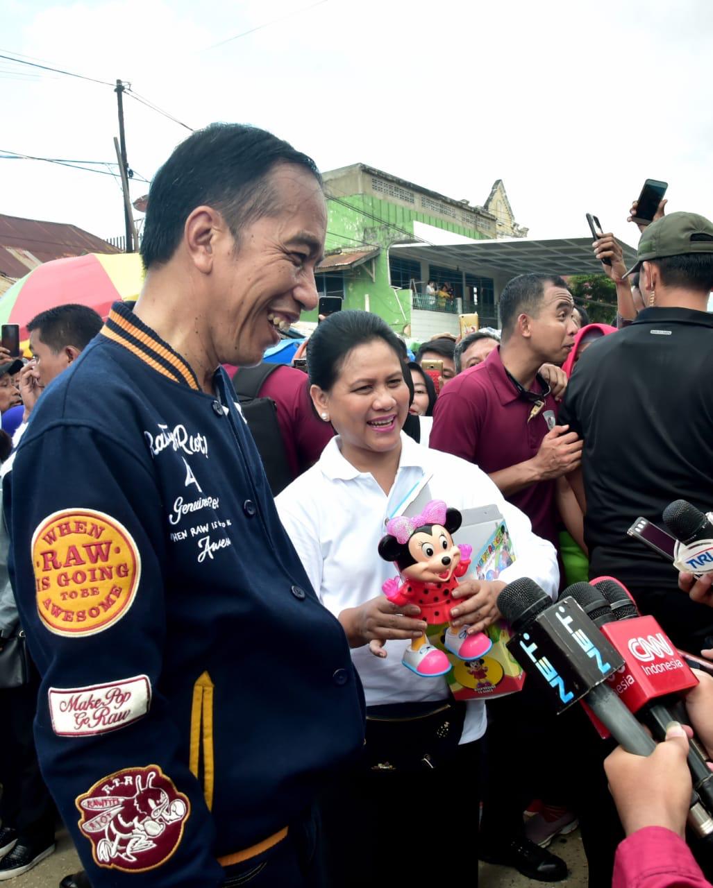 oleh-oleh jokowi untuk cucu sedah mirah dan jan ethes boneka mini mouse