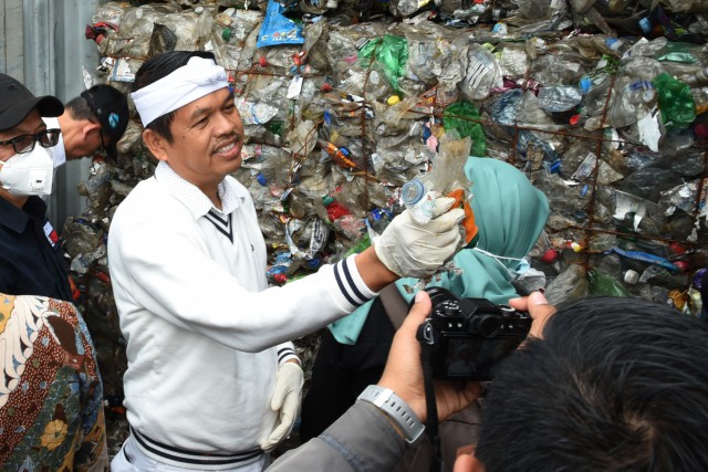 Komisi IV Temukan Kontainer Sampah Impor di Tanjung Priok