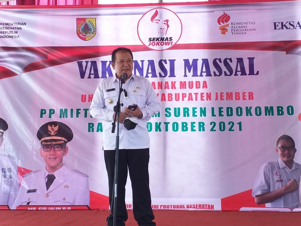 Gandeng Pondok Pesantren Miftahul Ulum Ledokombo Jember Seknas Jokowi Lanjutkan Safari Vaksinasi Massal di Kabupaten Jember