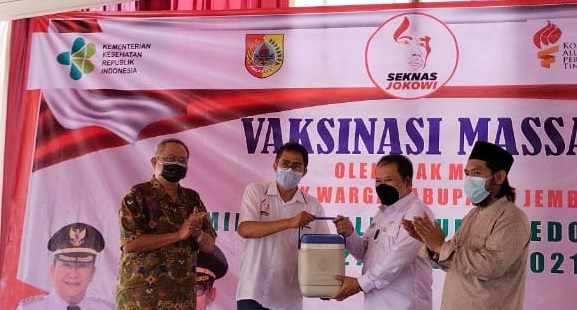 Seknas Jokowi Lanjutkan Safari Vaksinasi Massal di Pondok Pesantren Miftahul Ulum