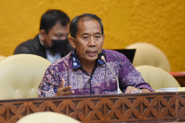 Fadholi Dorong Peningkatan Layanan Transportasi di Maluku Utara