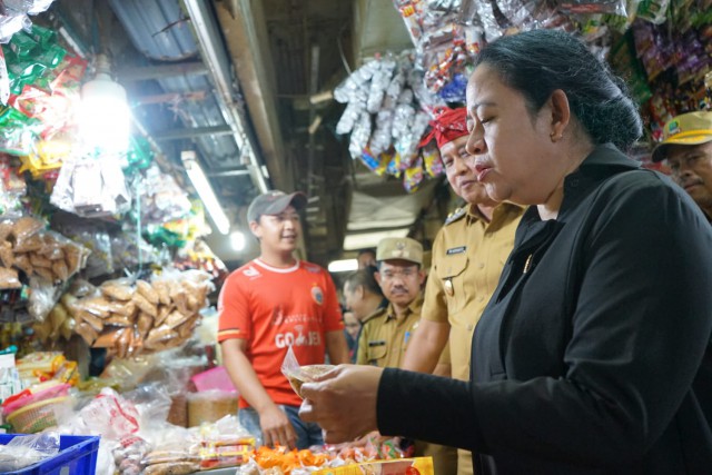 Puan Maharani Pantau Harga Kebutuhan Pokok di Pasar Pondok Gede