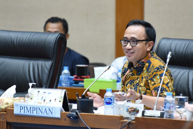 Legislator Dukung Rencana Pemerintah Bagi-Bagi 'Magic Com' Kepada Masyarakat