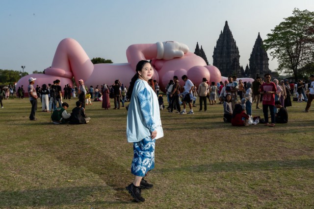 Saksikan Patung KAWS di Prambanan, Puan Bangga Warisan Budaya RI Disorot Dunia